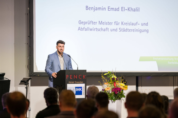 Herr Emad Benjamin El Khalil, jetzt Meister für Kreislauf- und Abfallwirtschaft bei der Berliner Stadtreinigung, sprach das Grußwort der Absolventen