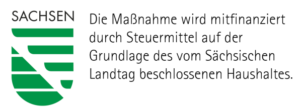 landessignet-sachsen-mit-forderhinweis-weier-hintergrund.jpeg